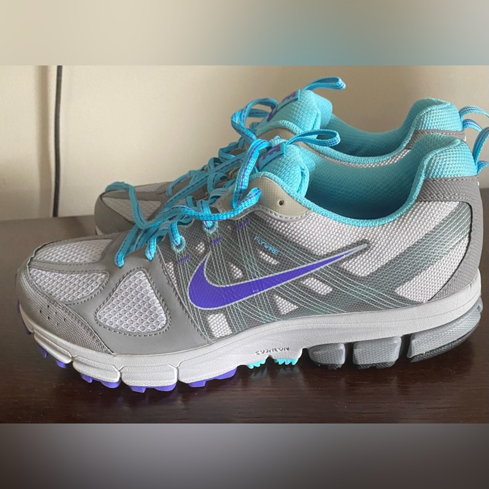 Nike fitsole sneakers. Women’s size 9.5